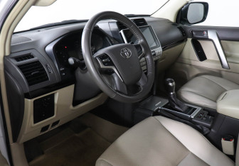 Подержанный автомобиль Toyota Land Cruiser Prado 2021 года (9 фото)