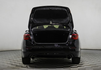 Подержанный автомобиль Infiniti Q50 2017 года (21 фото)