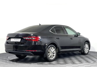 Подержанный автомобиль Skoda Superb Liftback 2018 года (5 фото)