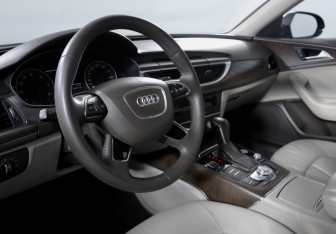 Подержанный автомобиль Audi A6 Sedan 2015 года (14 фото)