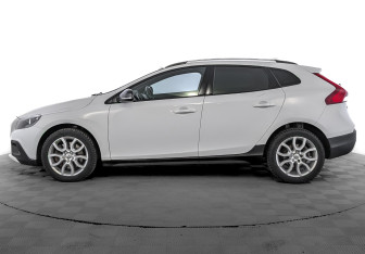 Подержанный автомобиль Volvo V40 Hatchback 2016 года (8 фото)
