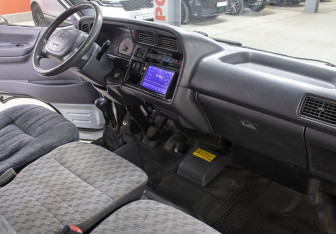Подержанный автомобиль Toyota HiAce 2002 года (10 фото)