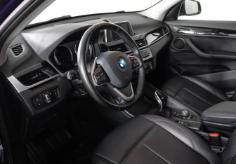 Подержанный автомобиль BMW X1 2018 года (12 фото)