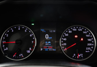Подержанный автомобиль Toyota RAV4 2019 года (11 фото)