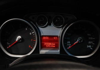 Подержанный автомобиль Ford Focus Sedan 2011 года (16 фото)