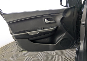 Подержанный автомобиль Kia Rio Sedan 2017 года (17 фото)