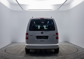 Подержанный автомобиль Volkswagen Caddy Compactvan 2013 года (6 фото)