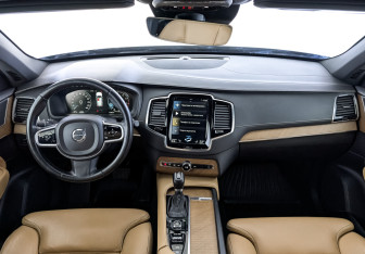 Подержанный автомобиль Volvo XC90 2018 года (14 фото)