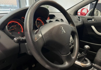 Подержанный автомобиль Peugeot 408 2013 года (12 фото)