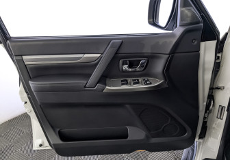 Подержанный автомобиль Mitsubishi Pajero 2021 года (19 фото)