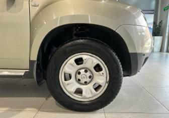Подержанный автомобиль Renault Duster 2013 года (18 фото)