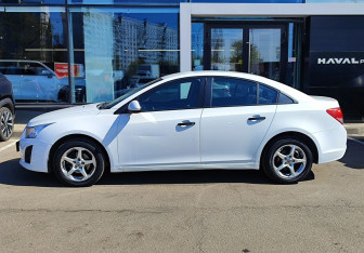 Подержанный автомобиль Chevrolet Cruze Sedan 2015 года (8 фото)