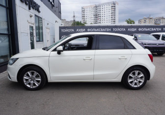 Подержанный автомобиль Audi A1 2013 года (8 фото)