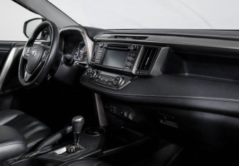 Подержанный автомобиль Toyota RAV4 2014 года (9 фото)