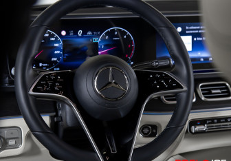 Подержанный автомобиль Mercedes-Benz GLE 2025 года (12 фото)