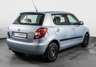 Подержанный автомобиль Skoda Fabia Hatchback 2011 года (5 фото)