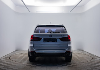 Подержанный автомобиль BMW X5 2015 года (6 фото)