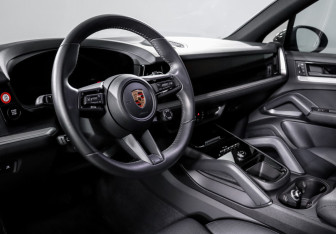 Подержанный автомобиль Porsche Cayenne 2024 года (38 фото)