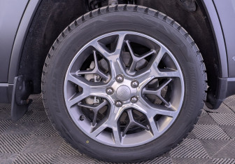 Подержанный автомобиль Jeep Grand Cherokee 2021 года (12 фото)