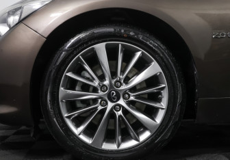 Подержанный автомобиль Infiniti Q50 2014 года (24 фото)