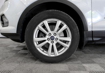 Подержанный автомобиль Ford Kuga 2017 года (19 фото)