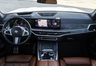Подержанный автомобиль BMW X7 2022 года (14 фото)