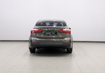 Подержанный автомобиль Kia Cerato Sedan 2014 года (14 фото)