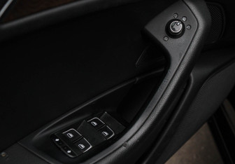 Подержанный автомобиль Audi A6 Sedan 2012 года (16 фото)