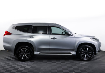 Подержанный автомобиль Mitsubishi Pajero Sport 2017 года (4 фото)