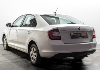 Подержанный автомобиль Skoda Rapid Liftback 2019 года (7 фото)