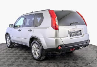 Подержанный автомобиль Nissan X-Trail 2013 года (7 фото)