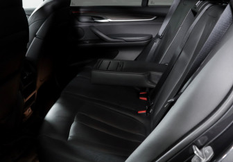 Подержанный автомобиль BMW X5 2014 года (10 фото)