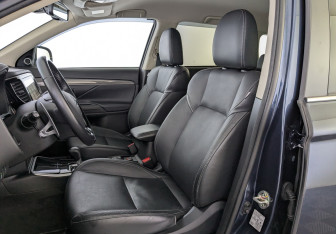 Подержанный автомобиль Mitsubishi Outlander 2020 года (23 фото)