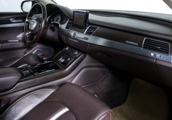Подержанный автомобиль Audi A8 2016 года (10 фото)