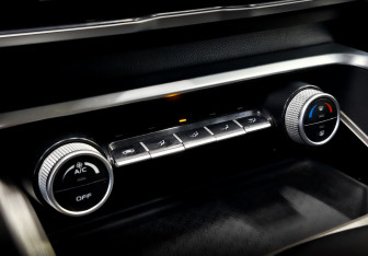 Подержанный автомобиль Geely Coolray 2023 года (28 фото)