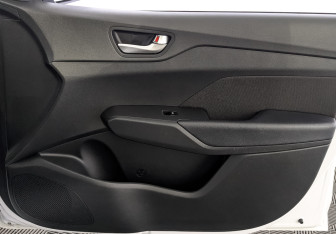 Подержанный автомобиль Hyundai Solaris Sedan 2021 года (25 фото)