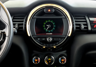 Подержанный автомобиль MINI Hatch 2020 года (15 фото)