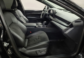 Подержанный автомобиль Toyota Camry Sedan 2024 года (9 фото)