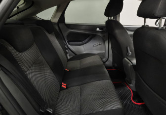 Подержанный автомобиль Ford Focus Hatchback 2011 года (12 фото)