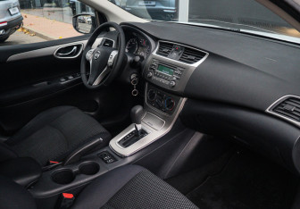 Подержанный автомобиль Nissan Tiida Hatchback 2015 года (7 фото)