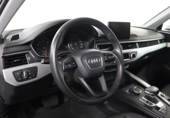 Подержанный автомобиль Audi A4 Sedan 2019 года (13 фото)