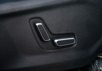 Подержанный автомобиль Geely Monjaro 2023 года (24 фото)