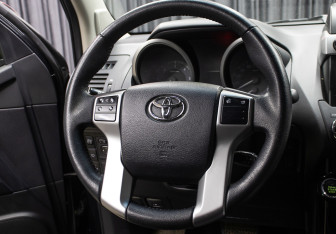 Подержанный автомобиль Toyota Land Cruiser Prado 2017 года (16 фото)