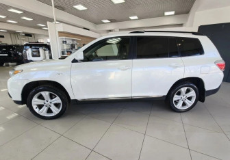 Подержанный автомобиль Toyota Highlander 2012 года (8 фото)