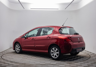 Подержанный автомобиль Peugeot 308 Hatchback 2011 года (7 фото)