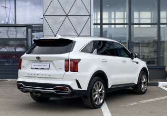 Подержанный автомобиль Kia Sorento 2021 года (5 фото)