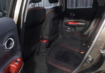 Подержанный автомобиль Nissan Juke 2012 года (12 фото)