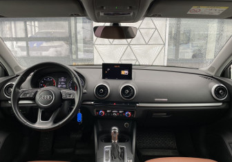 Подержанный автомобиль Audi A3 Sedan 2017 года (11 фото)
