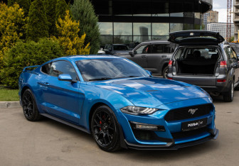 Подержанный автомобиль Ford Mustang Coupe 2019 года (2 фото)