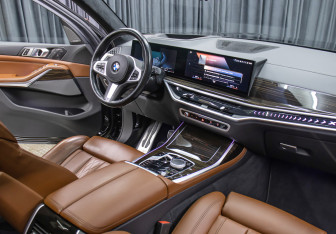 Подержанный автомобиль BMW X7 2023 года (11 фото)